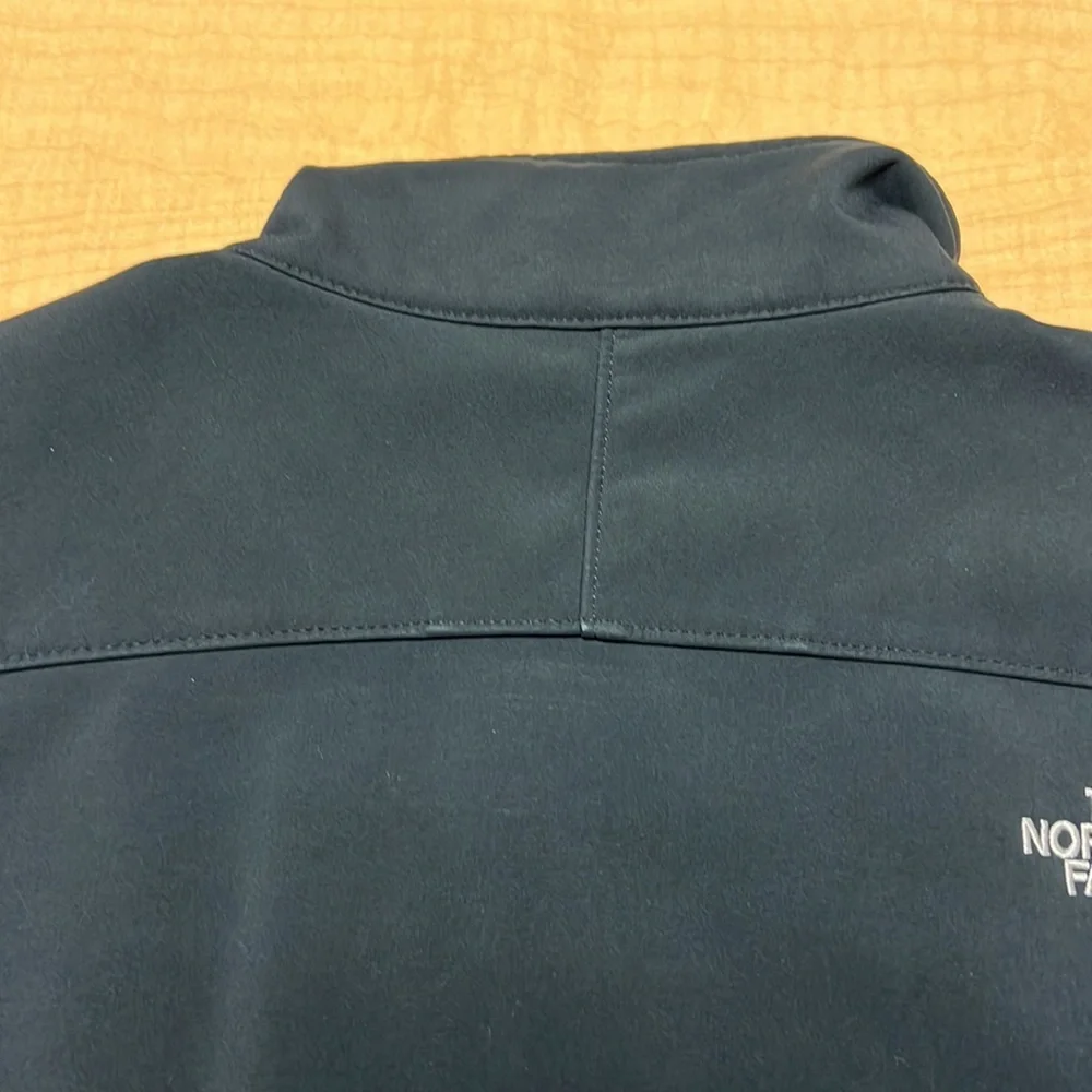 North Face zip up jacket, size‎ medium